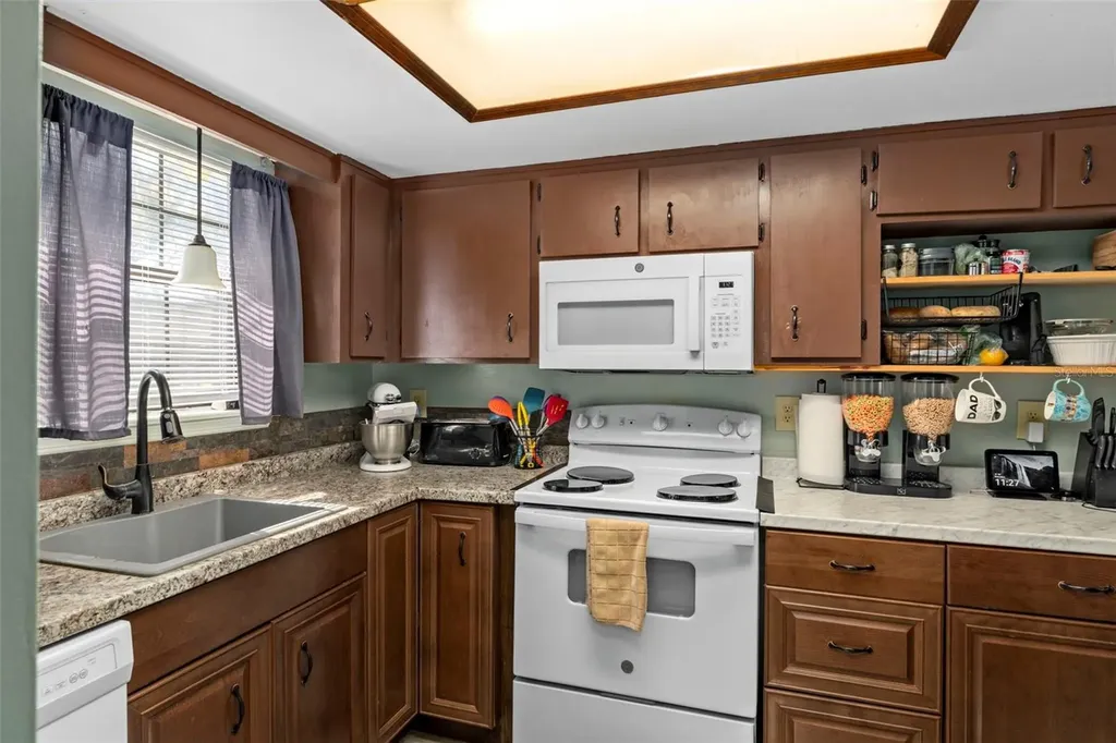 35077 Whispering Oaks Boulevard Dade City FL 33523