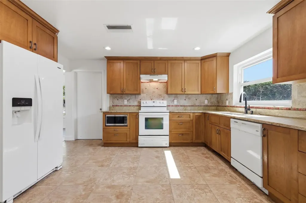 1344 62nd Place S St Petersburg FL 33705