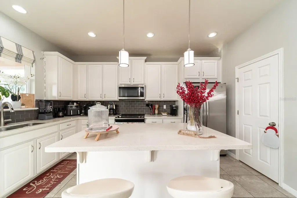 2542 Nouveau Way Kissimmee FL 34741