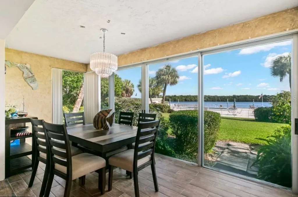 605 Sutton Place Longboat Key FL 34228