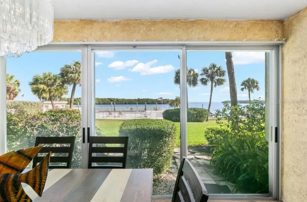 605 Sutton Place Longboat Key FL 34228