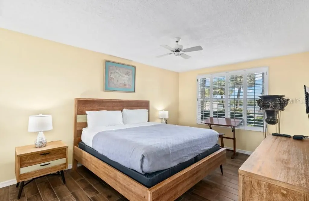 605 Sutton Place Longboat Key FL 34228