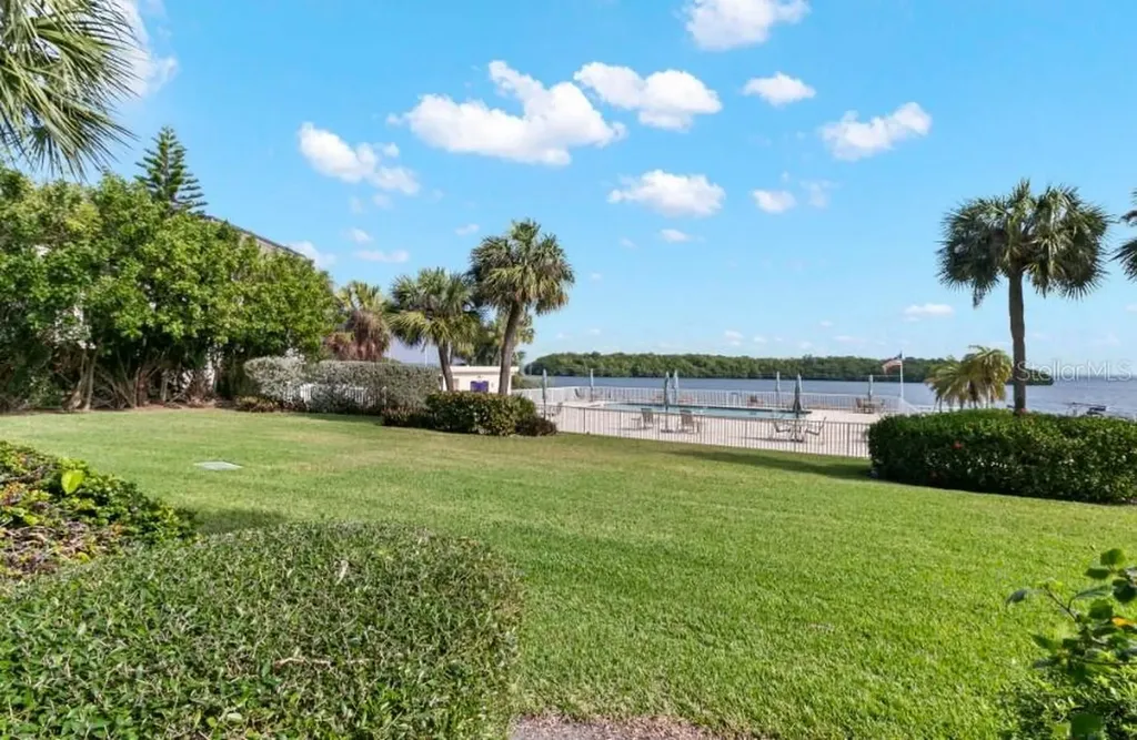 605 Sutton Place Longboat Key FL 34228