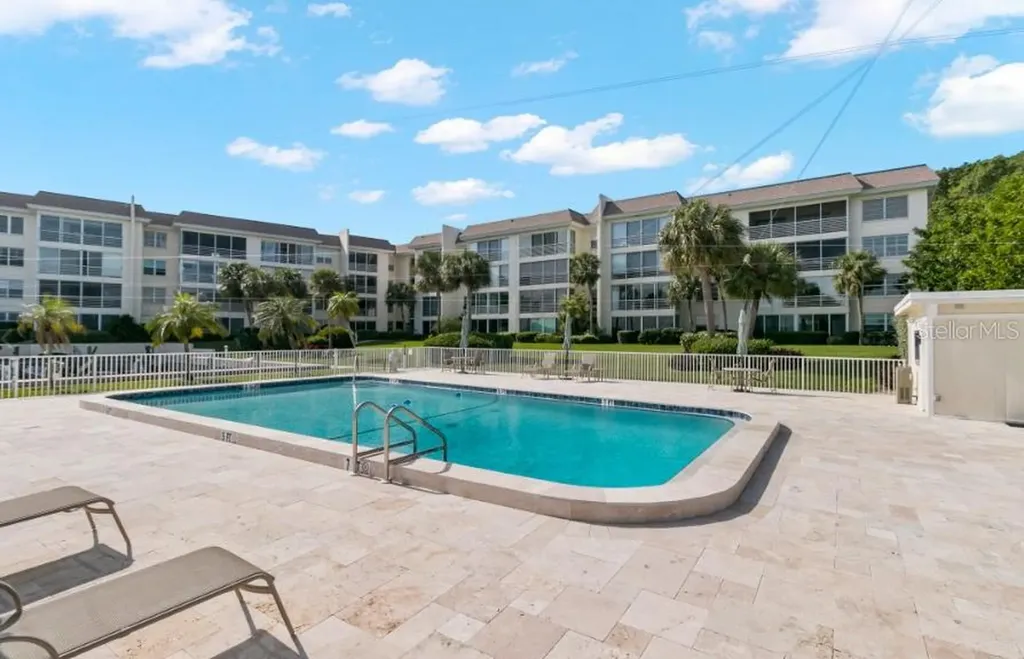 605 Sutton Place Longboat Key FL 34228