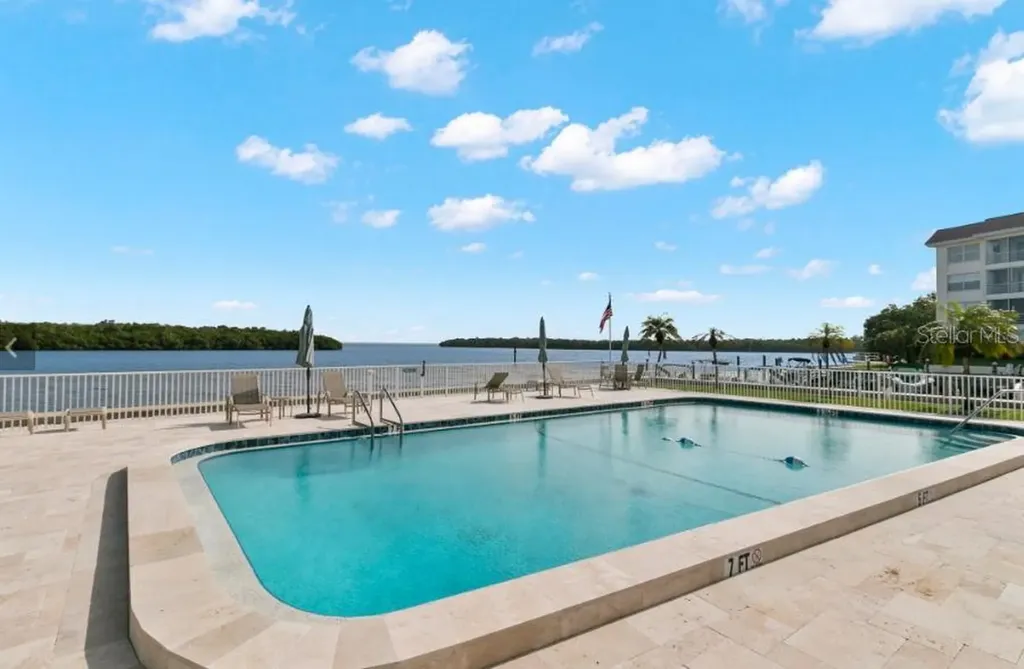 605 Sutton Place Longboat Key FL 34228