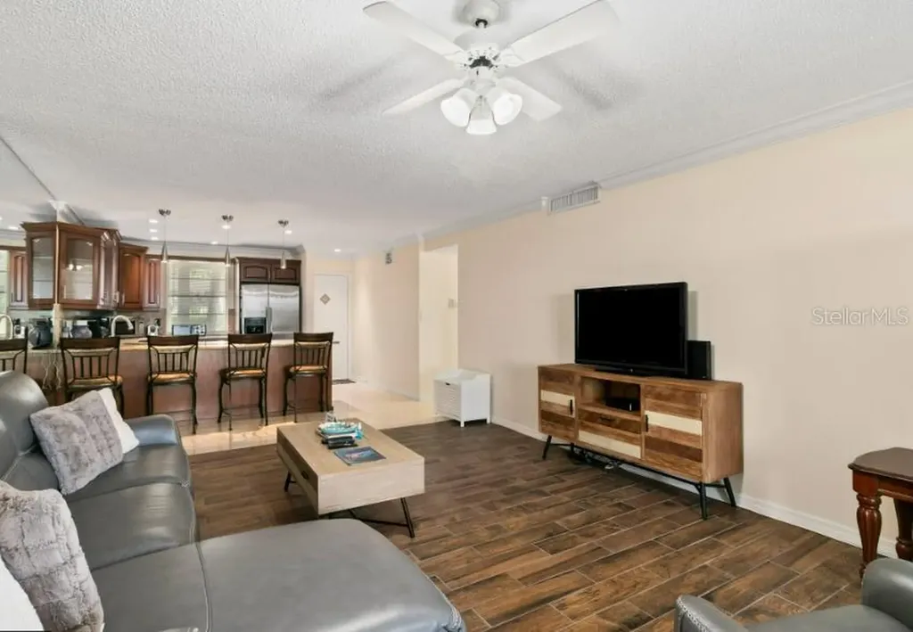 605 Sutton Place Longboat Key FL 34228