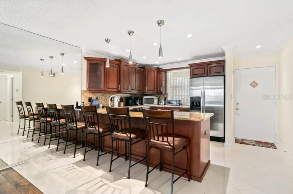 605 Sutton Place Longboat Key FL 34228