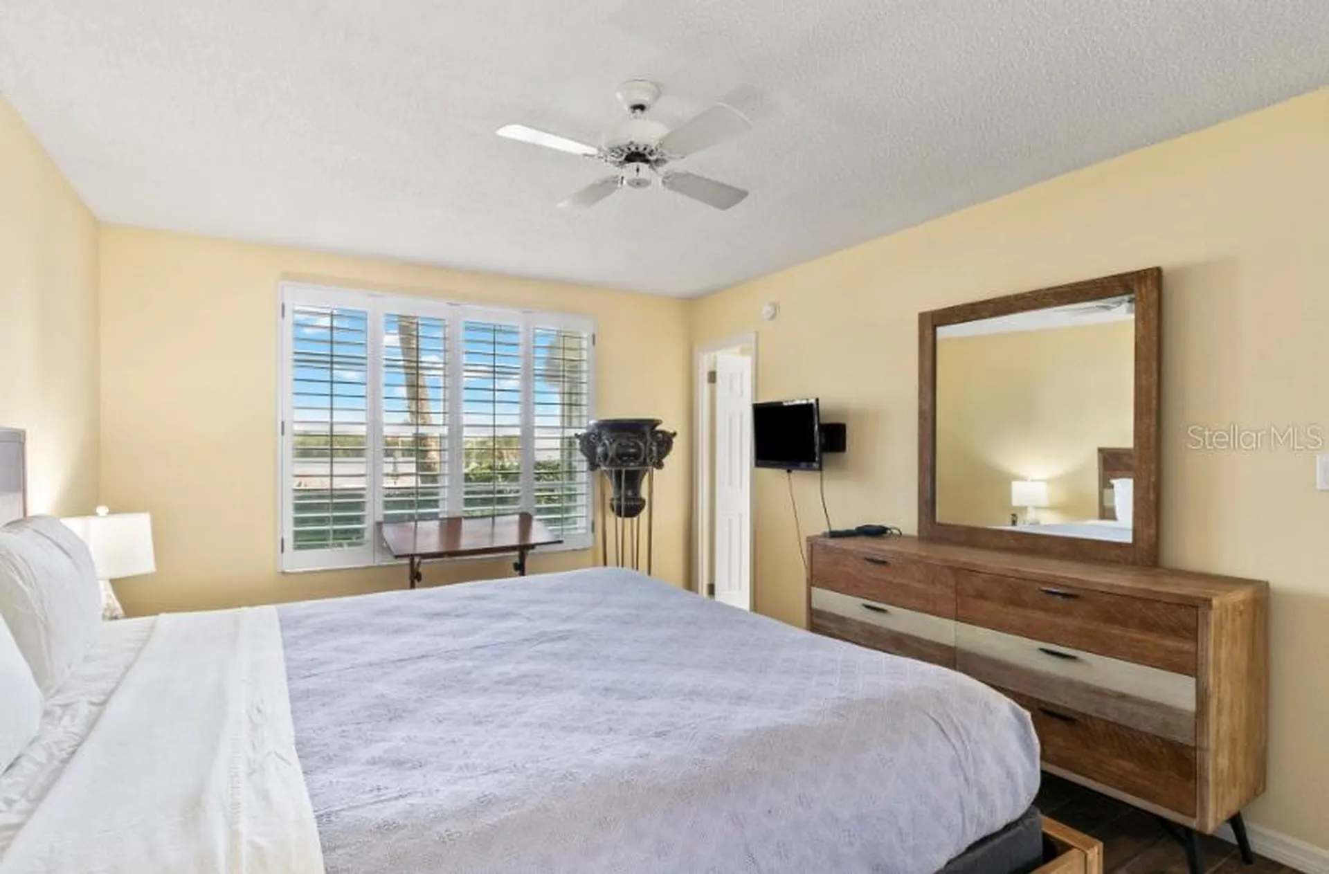 605 Sutton Place Longboat Key FL 34228