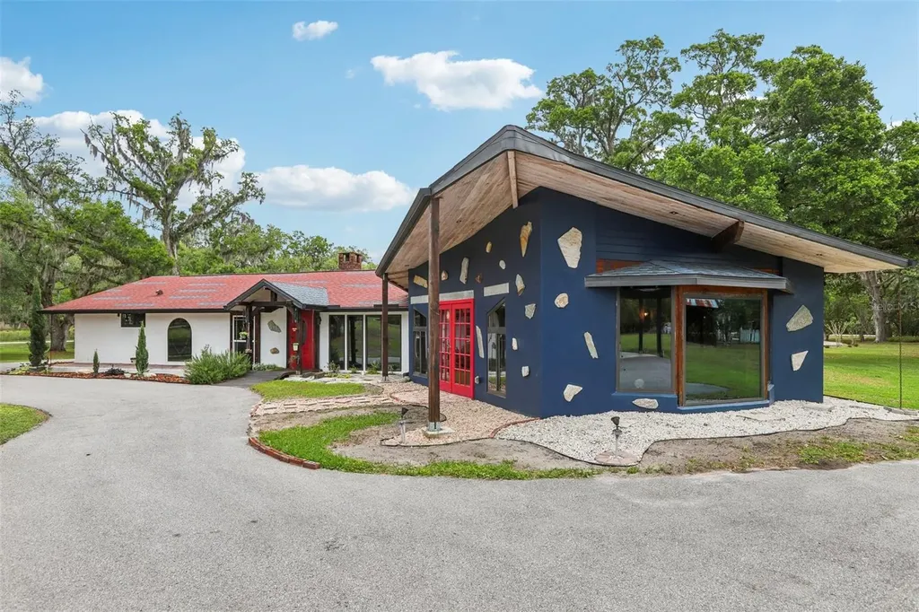 27616 Miller Road Dade City FL 33525