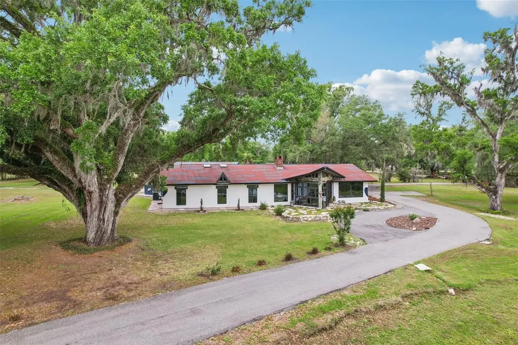 27616 Miller Road Dade City FL 33525