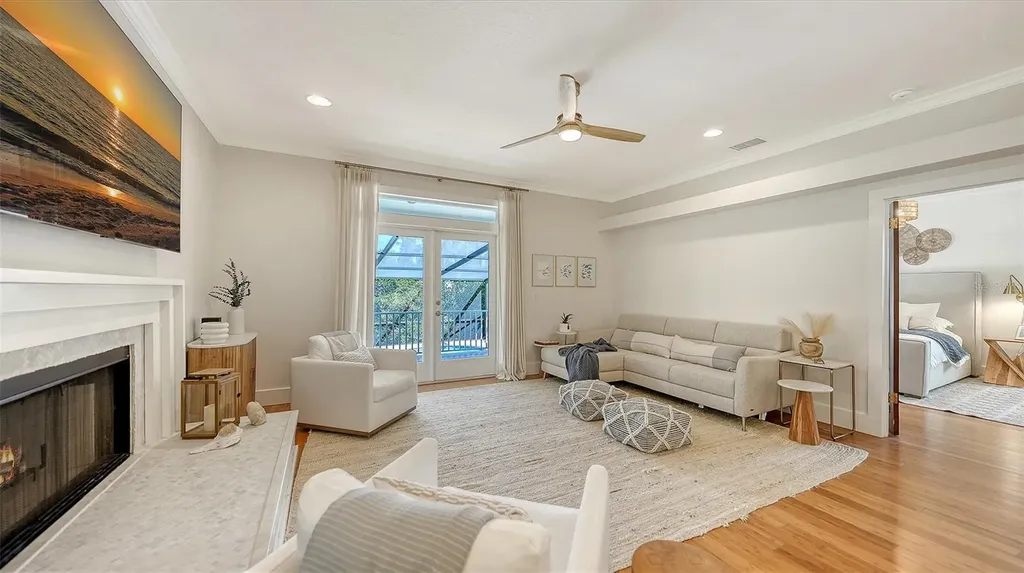 421 Island Circle Sarasota FL 34242