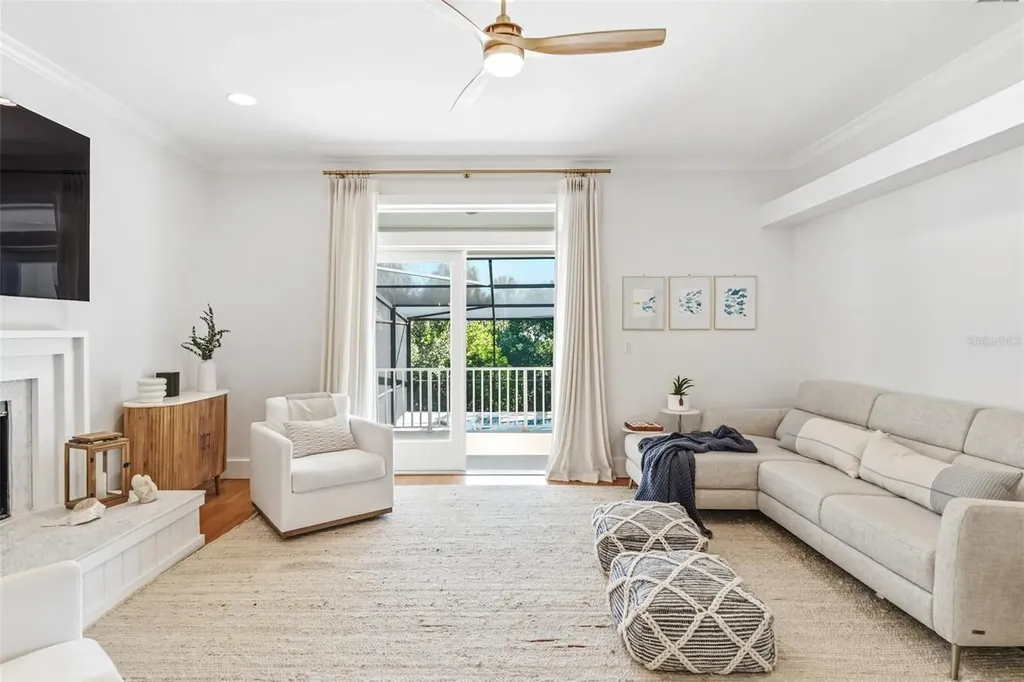 421 Island Circle Sarasota FL 34242