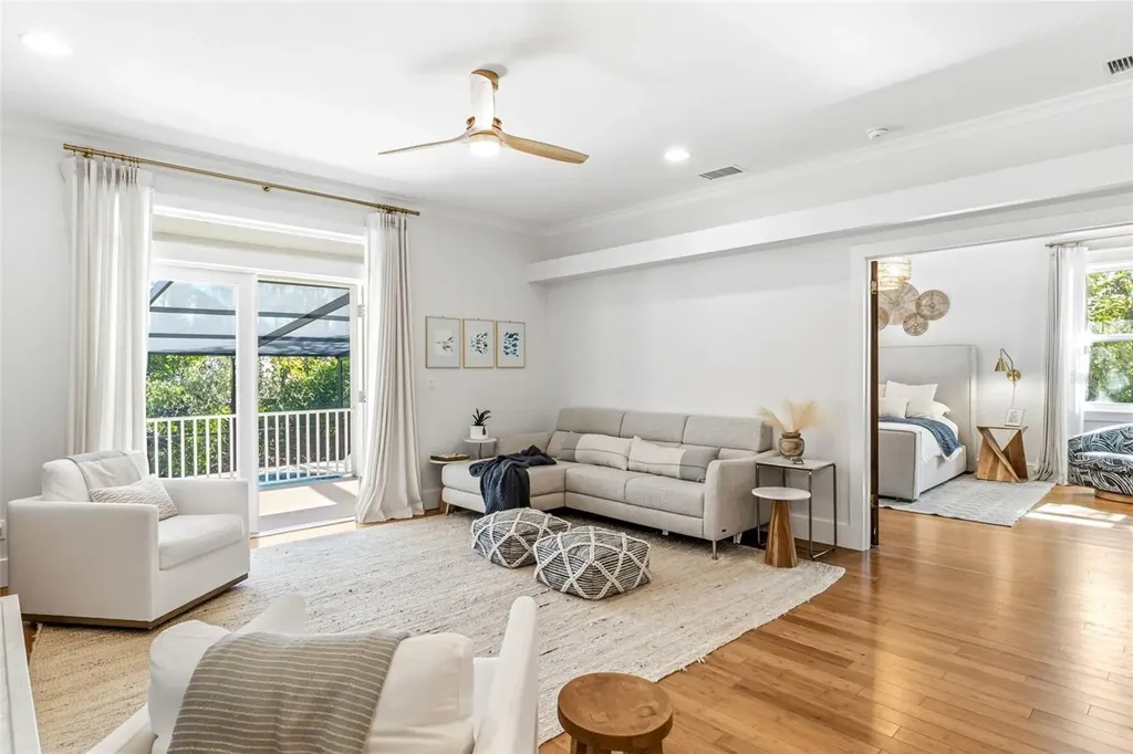 421 Island Circle Sarasota FL 34242