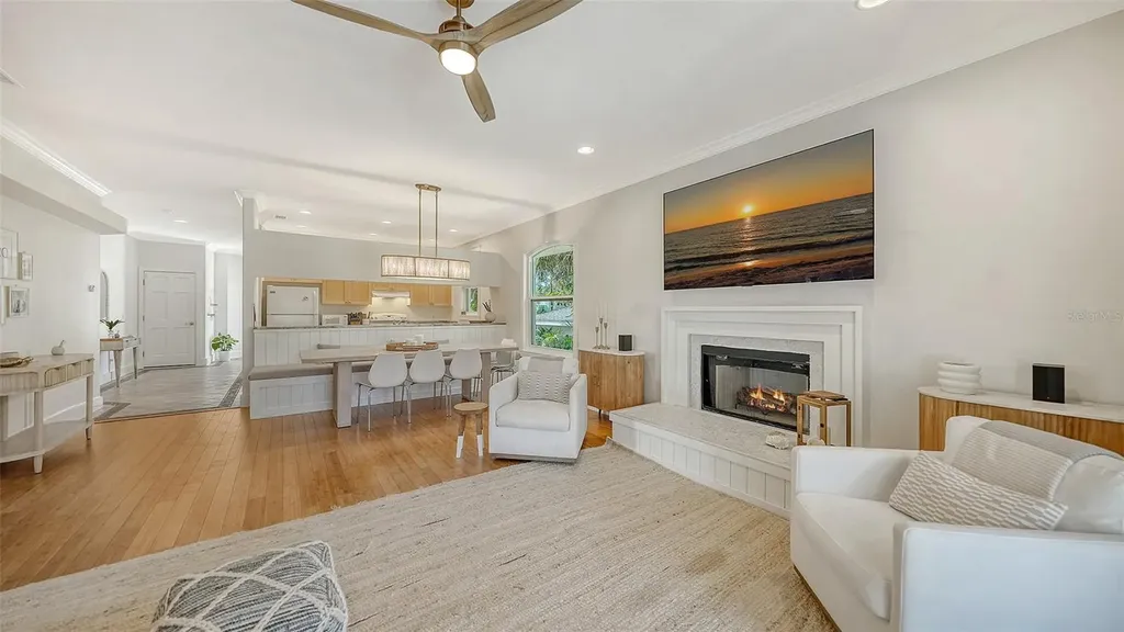 421 Island Circle Sarasota FL 34242