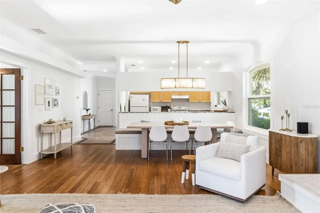 421 Island Circle Sarasota FL 34242