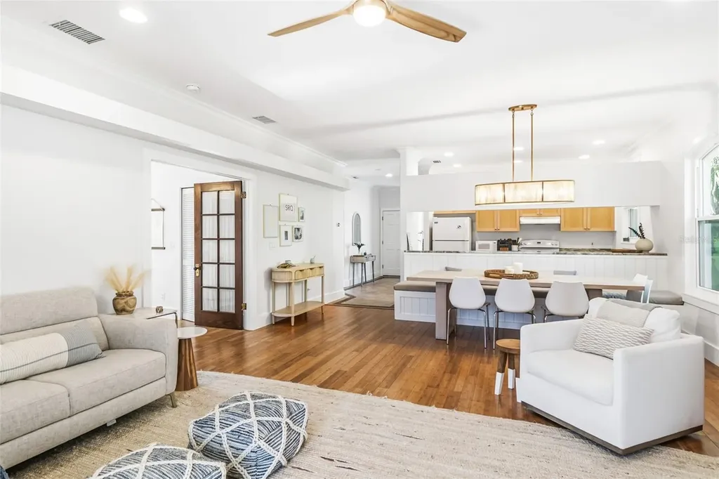 421 Island Circle Sarasota FL 34242