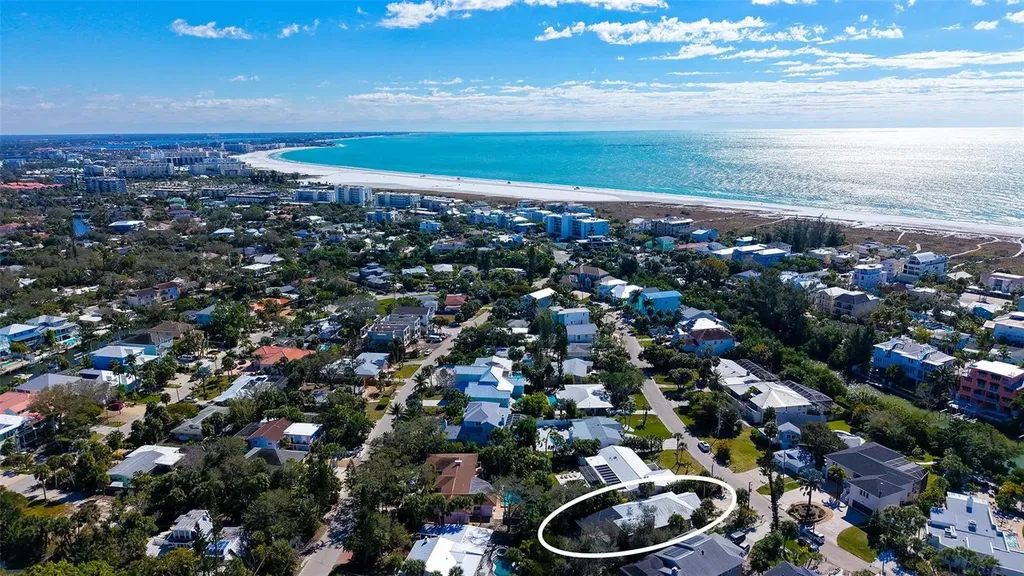 421 Island Circle Sarasota FL 34242