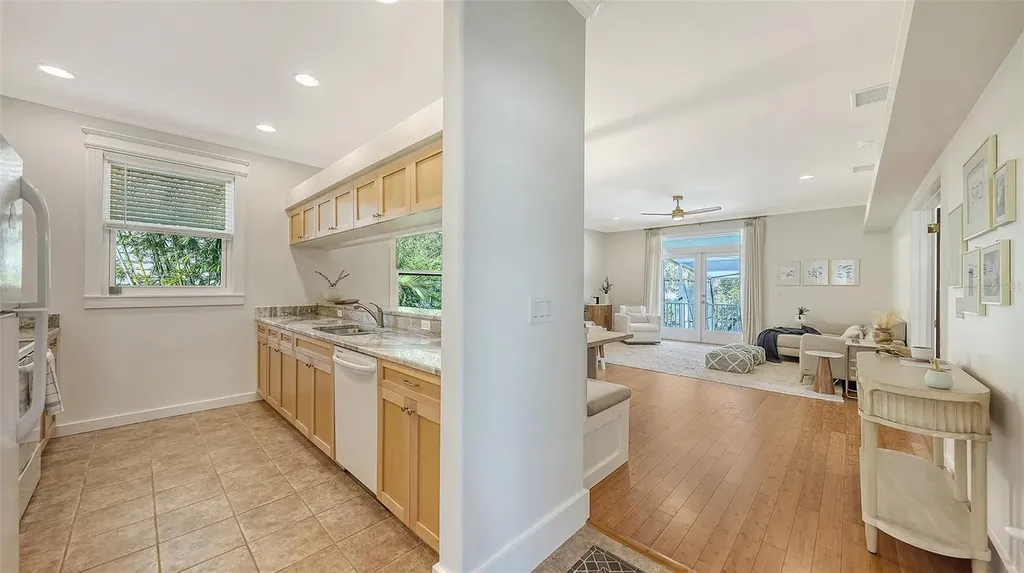 421 Island Circle Sarasota FL 34242