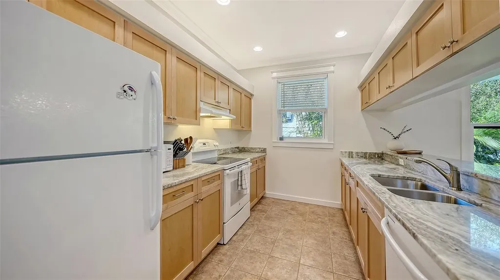 421 Island Circle Sarasota FL 34242