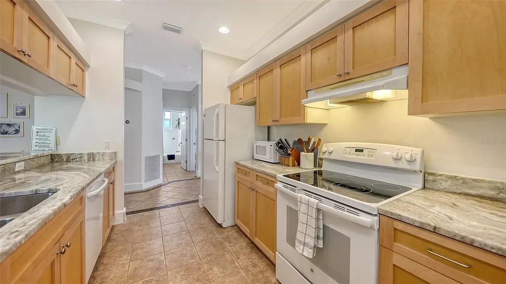 421 Island Circle Sarasota FL 34242
