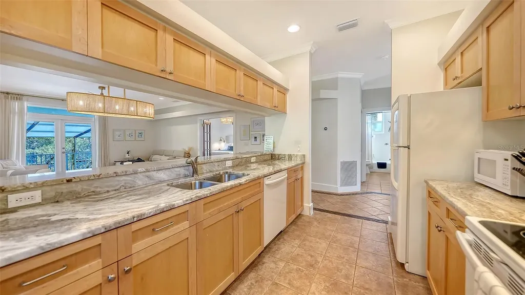 421 Island Circle Sarasota FL 34242