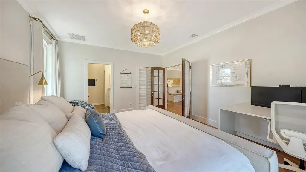 421 Island Circle Sarasota FL 34242