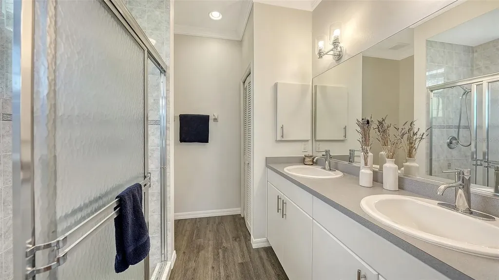 421 Island Circle Sarasota FL 34242