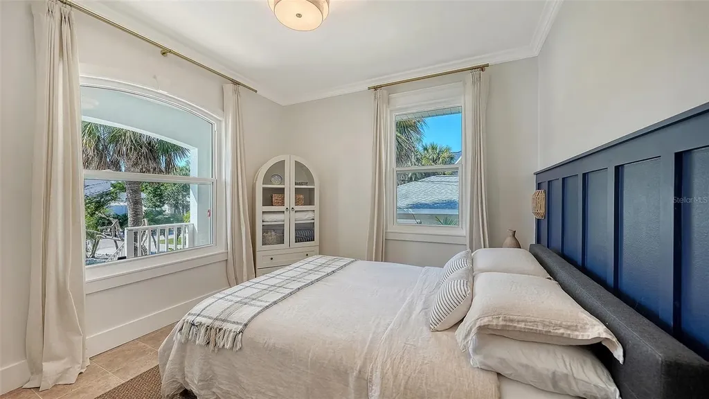 421 Island Circle Sarasota FL 34242