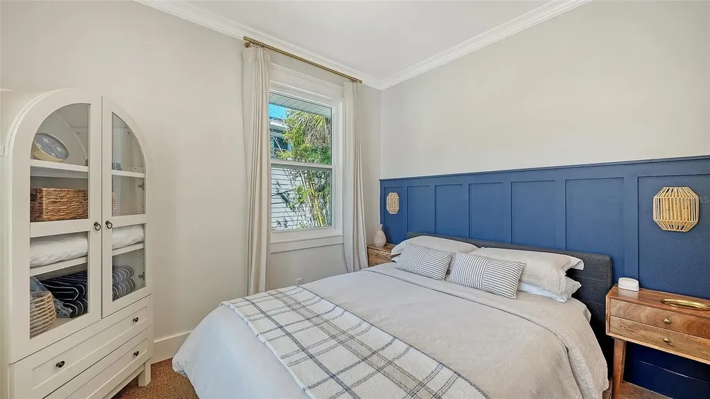 421 Island Circle Sarasota FL 34242