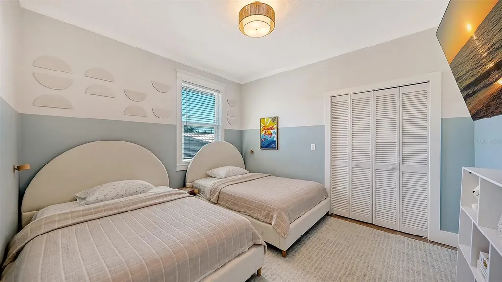 421 Island Circle Sarasota FL 34242