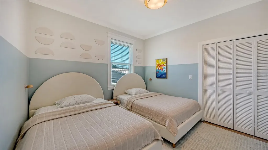 421 Island Circle Sarasota FL 34242
