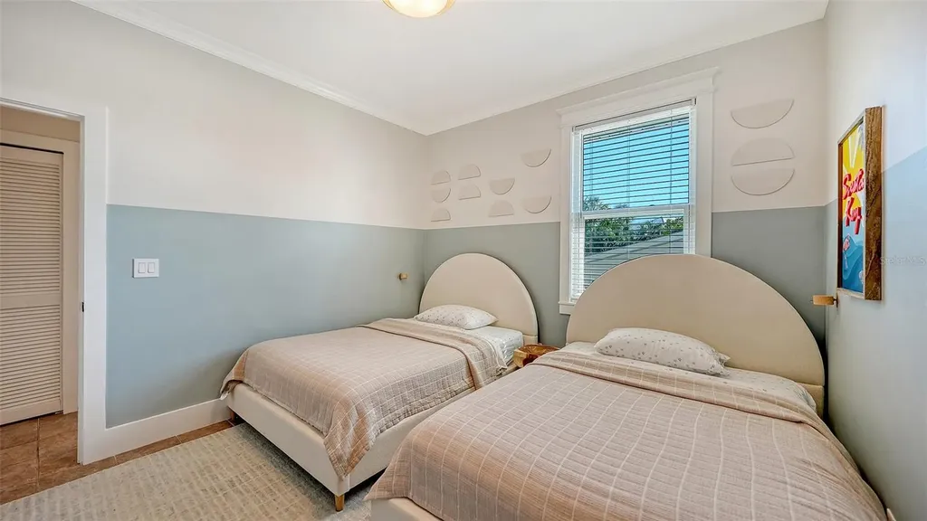 421 Island Circle Sarasota FL 34242