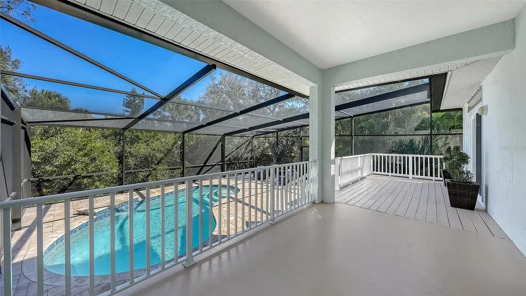 421 Island Circle Sarasota FL 34242