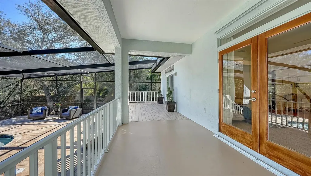421 Island Circle Sarasota FL 34242