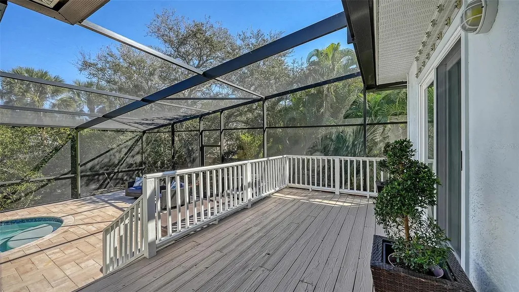 421 Island Circle Sarasota FL 34242