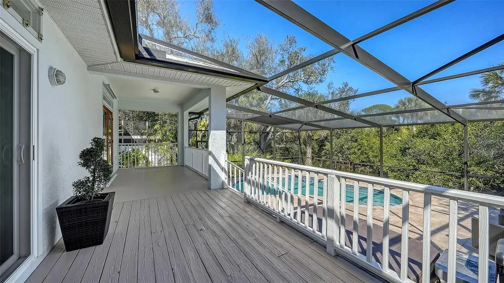 421 Island Circle Sarasota FL 34242