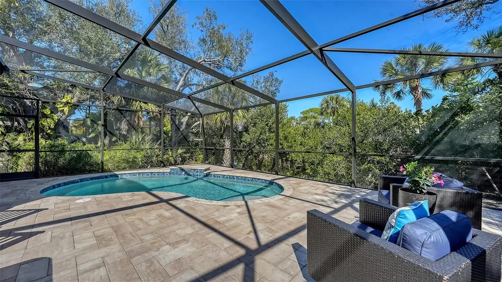 421 Island Circle Sarasota FL 34242