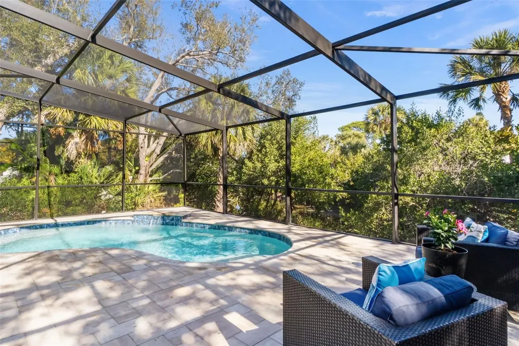 421 Island Circle Sarasota FL 34242