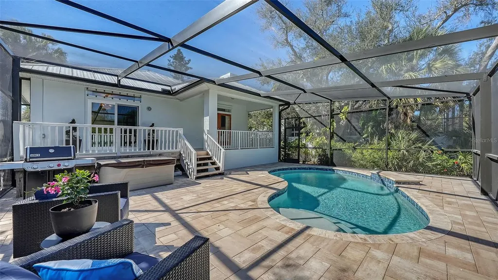 421 Island Circle Sarasota FL 34242