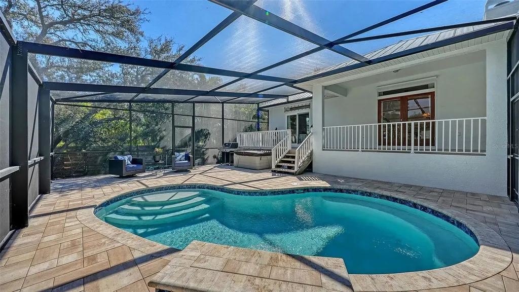 421 Island Circle Sarasota FL 34242
