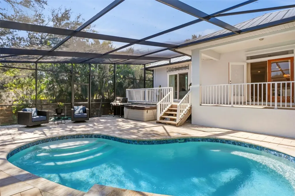 421 Island Circle Sarasota FL 34242