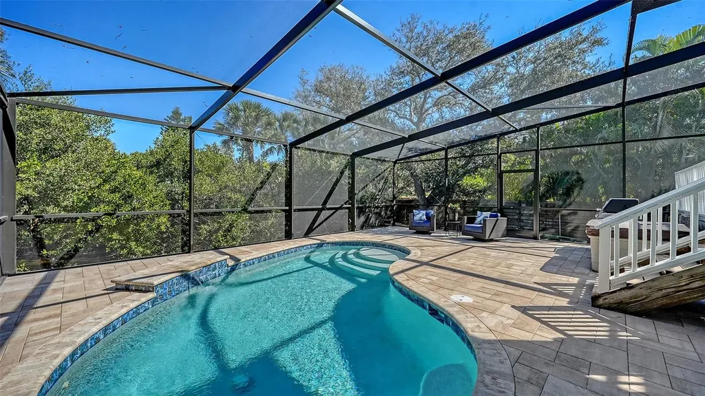 421 Island Circle Sarasota FL 34242
