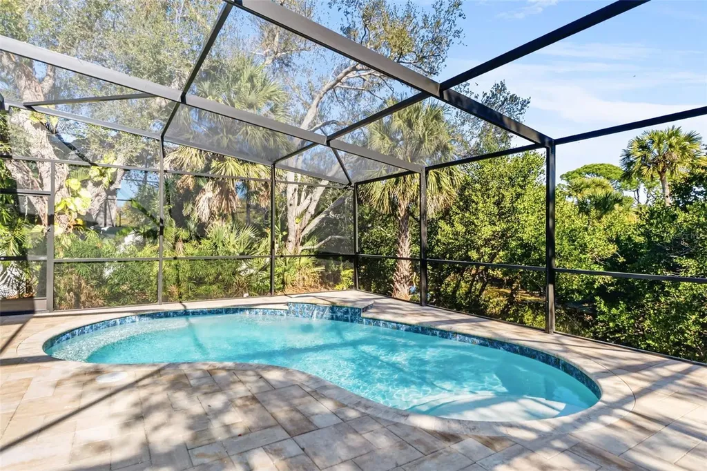 421 Island Circle Sarasota FL 34242