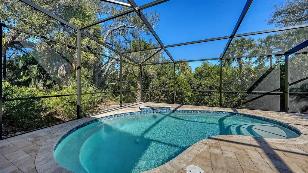 421 Island Circle Sarasota FL 34242