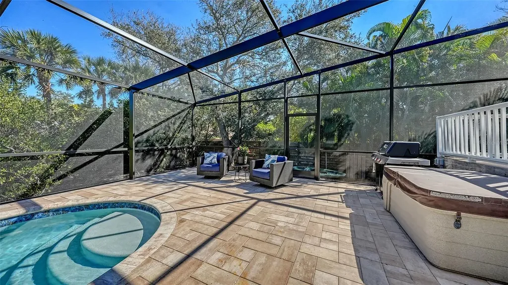 421 Island Circle Sarasota FL 34242