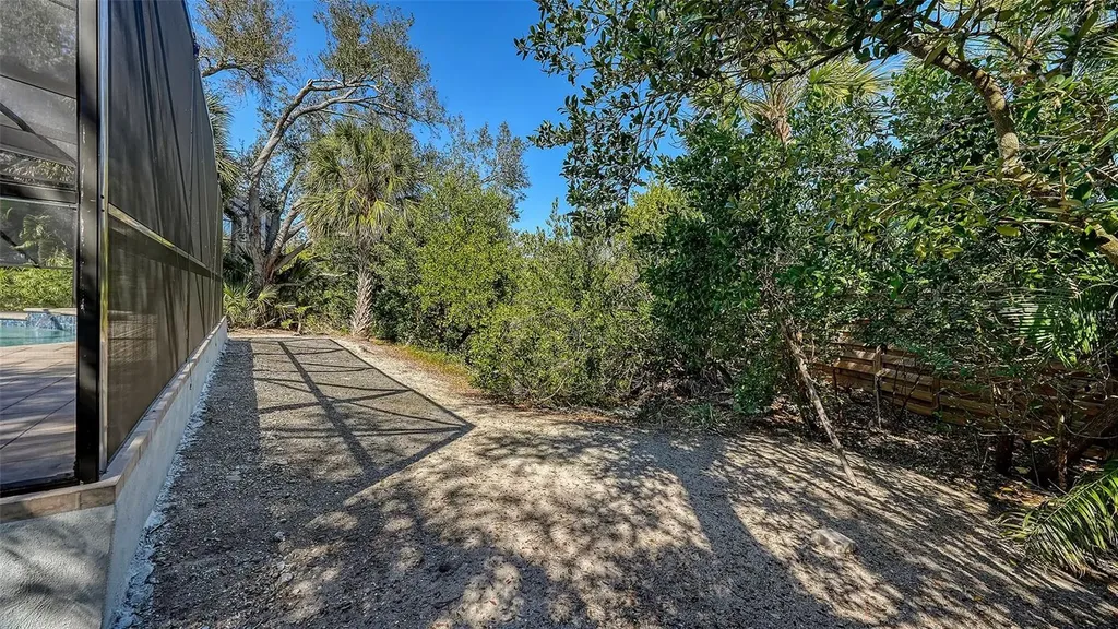 421 Island Circle Sarasota FL 34242