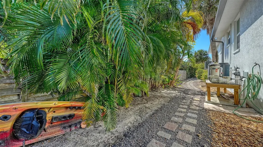 421 Island Circle Sarasota FL 34242