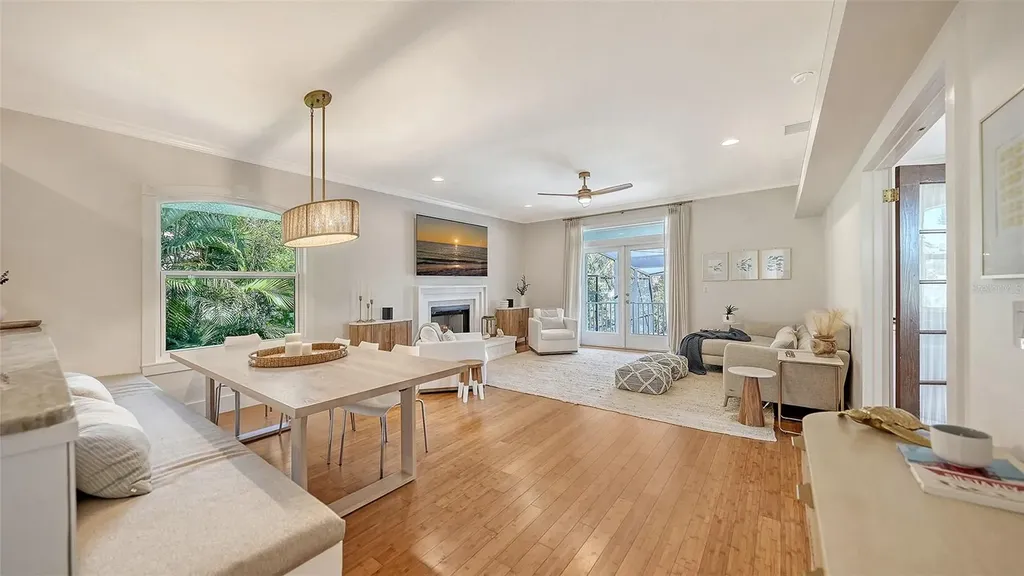 421 Island Circle Sarasota FL 34242