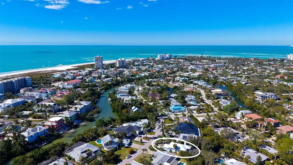421 Island Circle Sarasota FL 34242