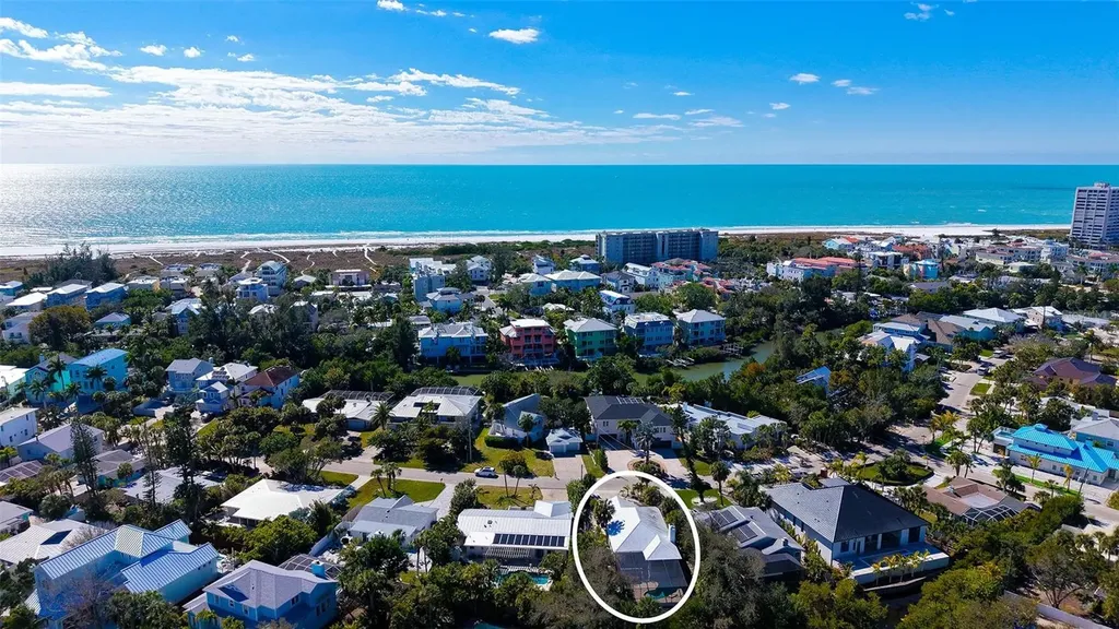 421 Island Circle Sarasota FL 34242